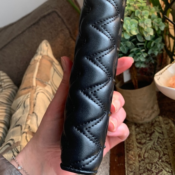 SALE🔥Authentic VALENTINO ROCKSTUDS spikes Quilted leather LG zip around wallet - Picture 12 of 16
